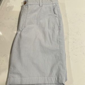 Vineyard Vines on the go shorts Men's size 30 - blue seersucker